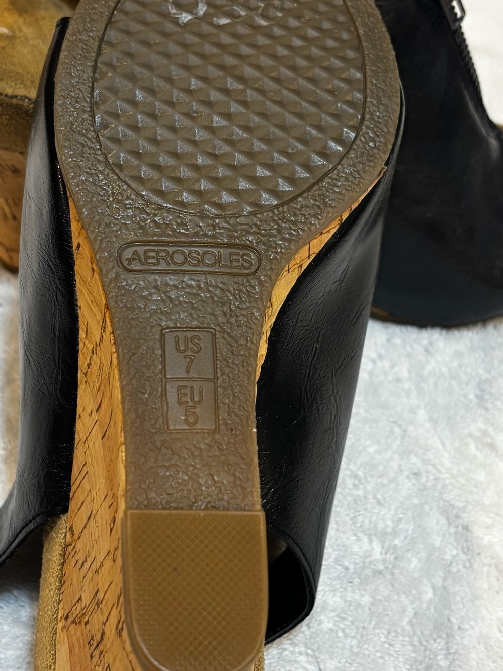 Almost Brand New Wedges By Aerosoles - SZ 7M - Wedge Height 3.5 Inches - box 12 - Picture 4 of 4